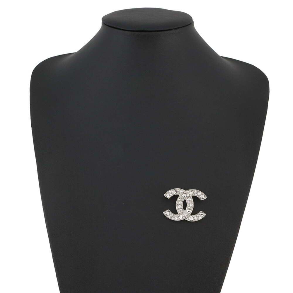 CHANEL Silver Pearl Logo Brooch - Picture 4 of 7